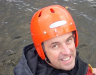  Insistimos en que uses un casco de seguridad 